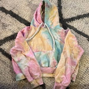 Juniors cropped tie dye hoodie. Size M.